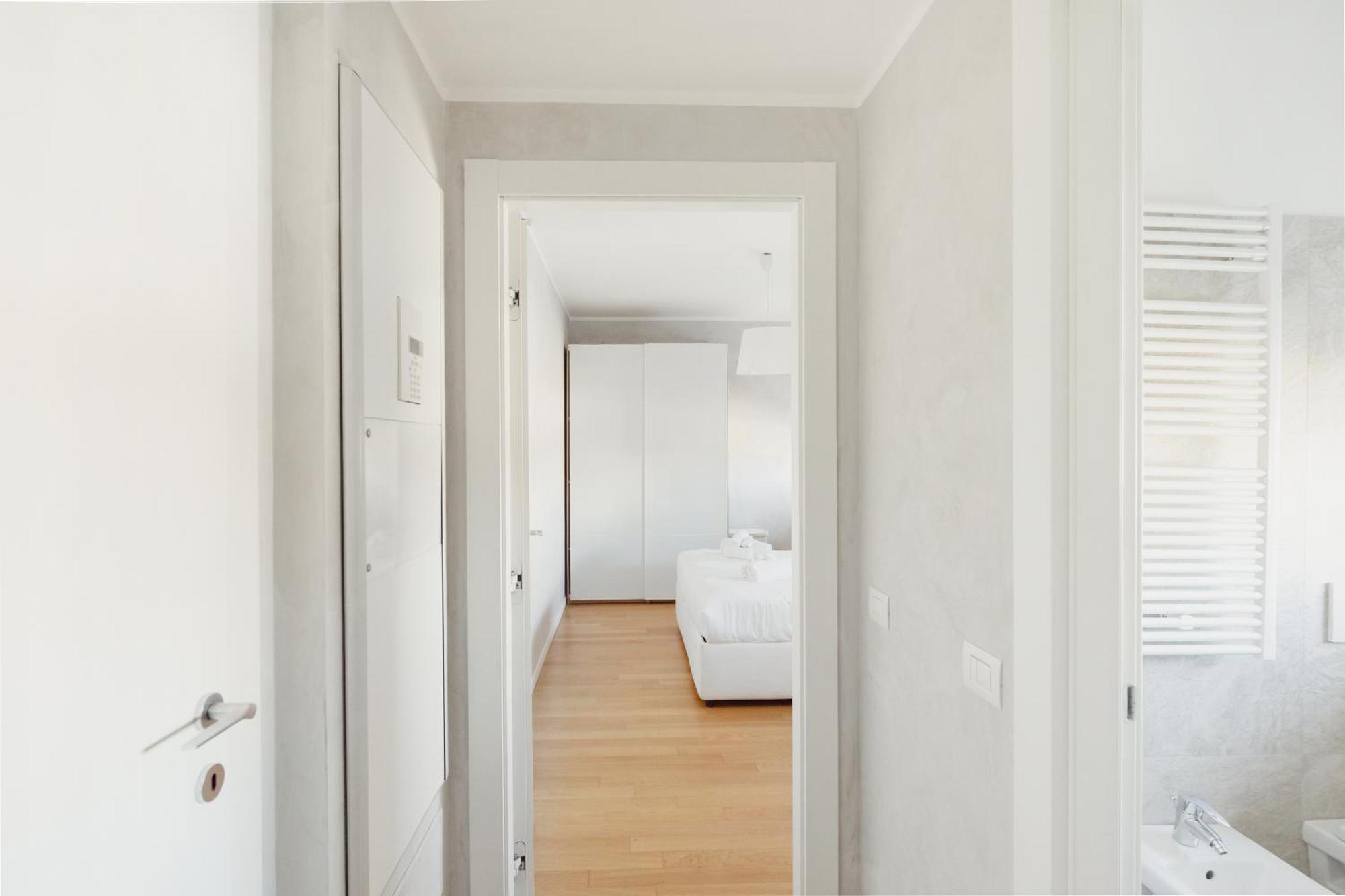 Gohost - Modern Apartments With Private Terrace Near Duomo * Milan